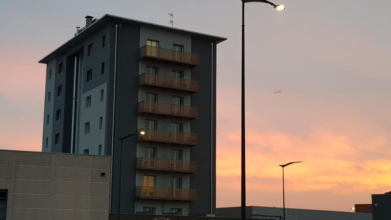 Condominio La Torre 2 Galliate Eksteriør bilde
